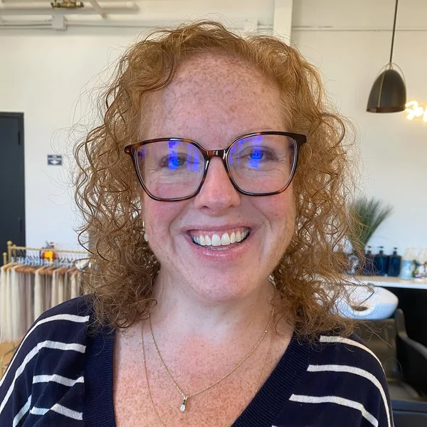 Bouncing Shoulder-Length Red Curls with Bright Volume