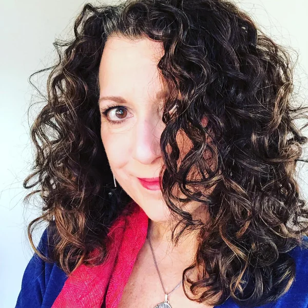 Mid-Length Bouncy Curls with Deep Defined Spirals