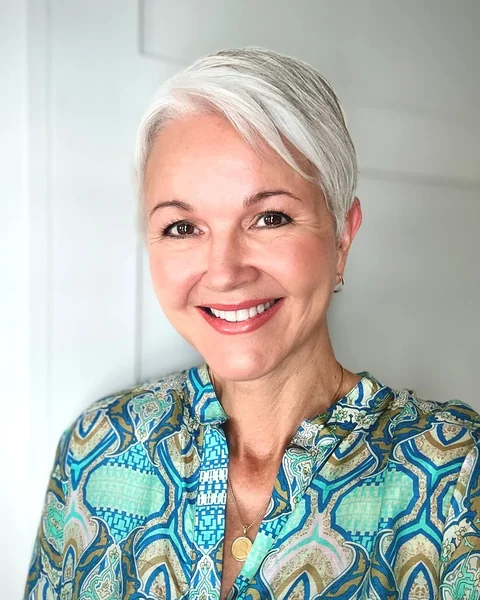 Smooth Silver Pixie with Elegant Side Sweep