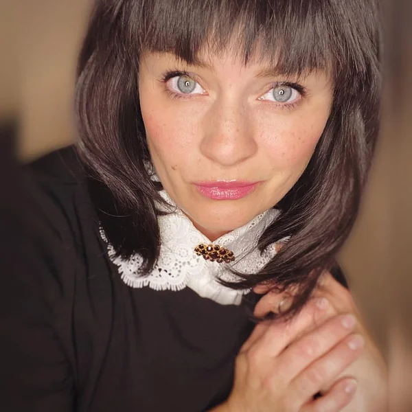 Voluminous Classic Bob with Full Straight Bangs
