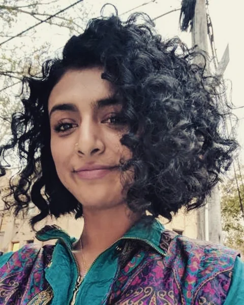 Voluminous Curly Chin Bob with Side Part