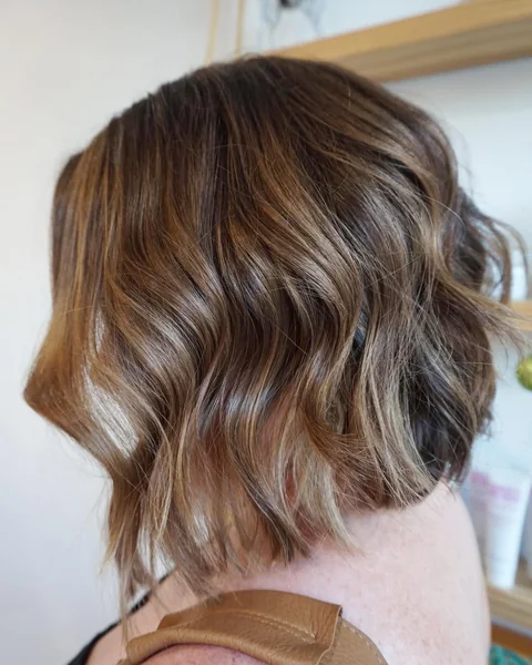 Wavy Toffee Bob with Warm Caramel Highlights