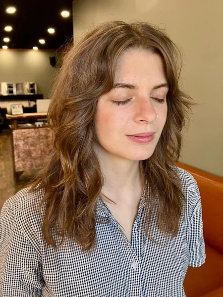 Effortless Medium Shag with Feathered Layers and Waves