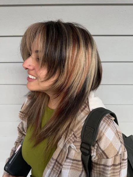 Straight Feathered Shag with Bold Multi-Tonal Color