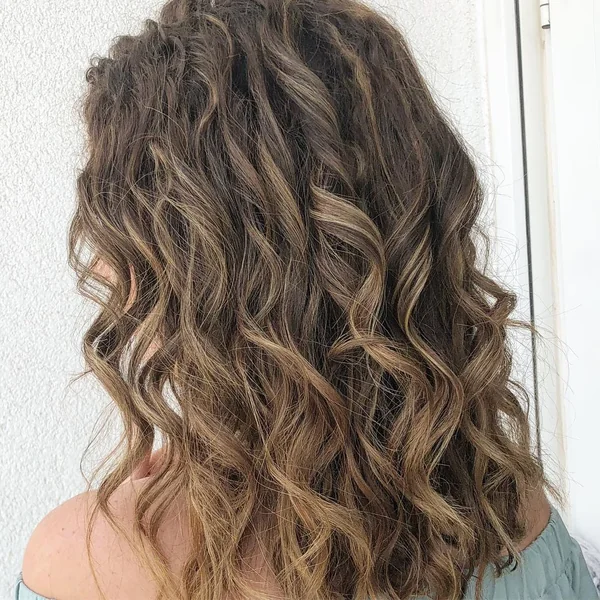 Textured Wavy Medium Cut with Caramel Balayage