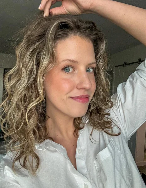 Voluminous Blonde Medium Cut with Defined Wavy Curls