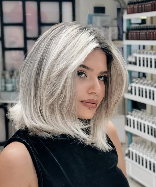 Voluminous Platinum Blonde Lob with Face-Framing Layers