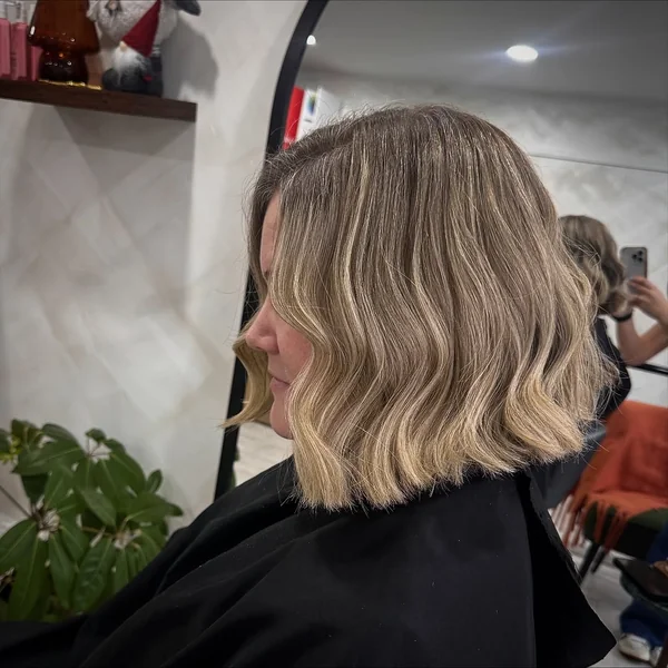 Beachy Wavy Bob with Effortless Blonde Layers