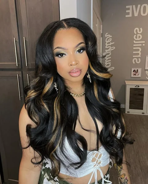 Bold Money-Piece Highlights with Voluminous Blowout Curls