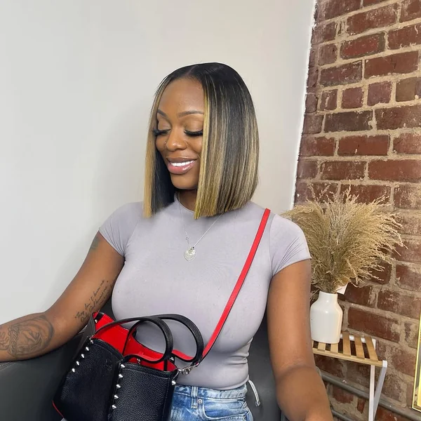 Bold Straight Bob with Face-Framing Blonde Highlights