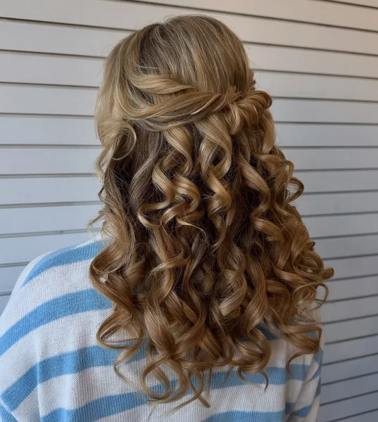 Bouncy Golden Ringlets Half-Up with Soft Twist