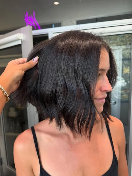 Dimensional Inverted Bob with Soft Beachy Waves