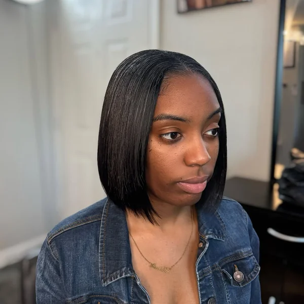 Effortlessly Chic Dark Bob with Rounded Ends