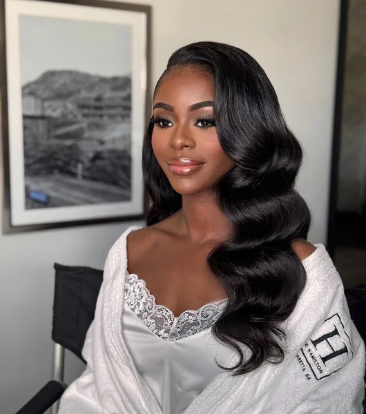 Polished Old Hollywood Waves with a Deep Side Sweep