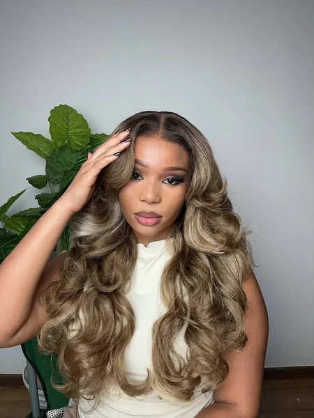 Retro Voluminous Mushroom Blonde Wig with Sweeping Layers