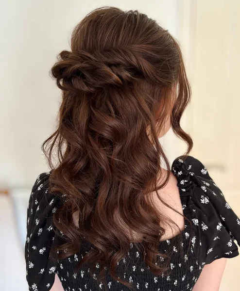 Romantic Twisted Half-Up with Flowing Soft Waves