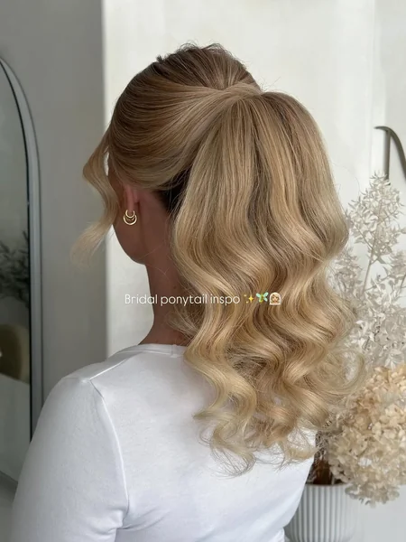 Romantic Voluminous Ponytail with Soft Retro Waves