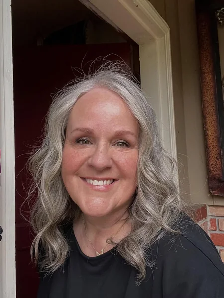 Silver Mid-Length Waves with Soft Face-Framing Layers