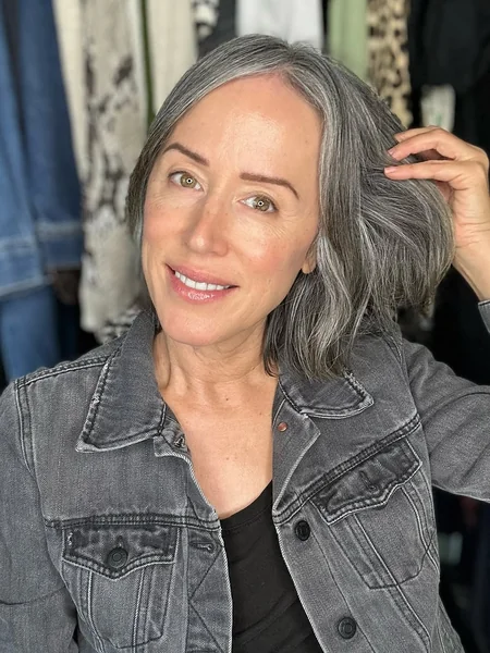 Sophisticated Silver Lob with Sleek Side Sweep