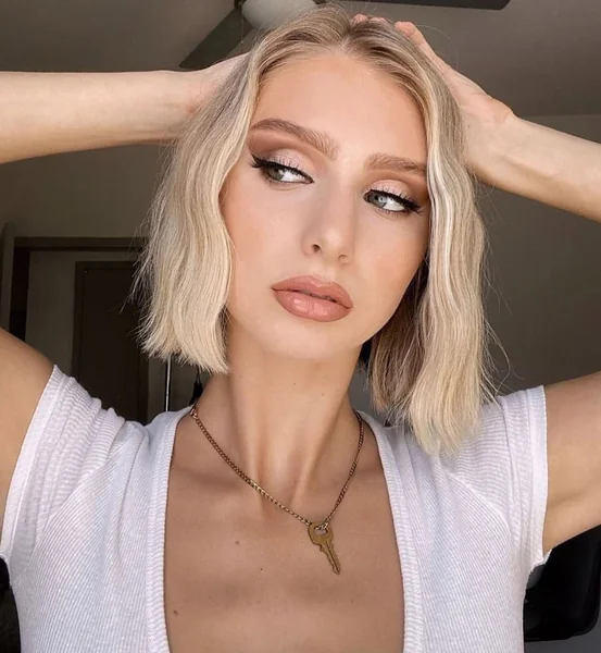 Sun-Kissed Honey Blonde Lob with Voluminous Waves