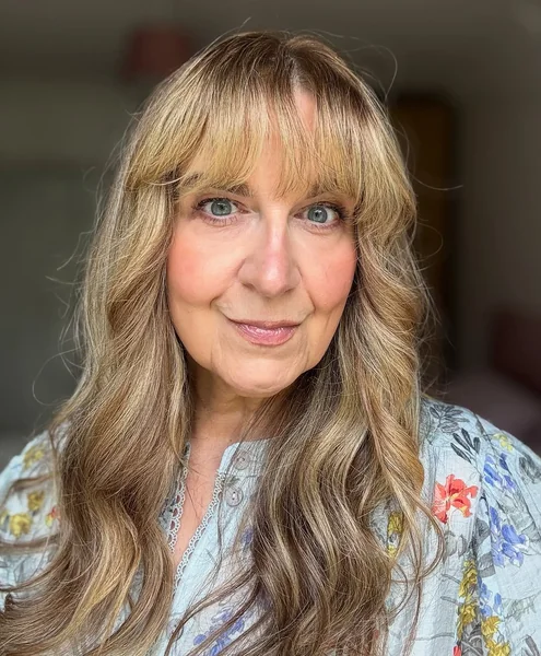 Sun-Kissed Long Waves with Bottleneck Bangs