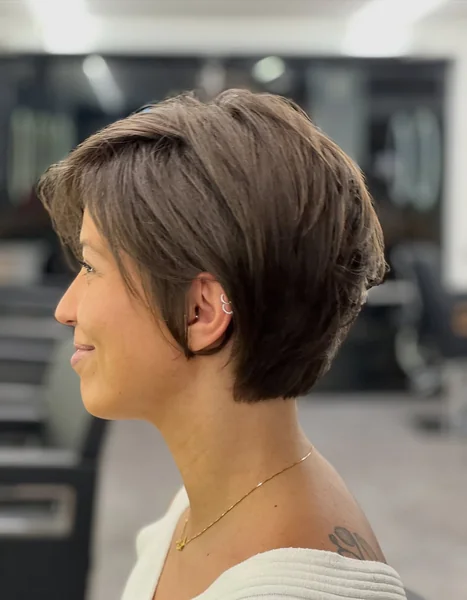 Textured Brunette Pixie-Bob for Quick, Stylish Volume