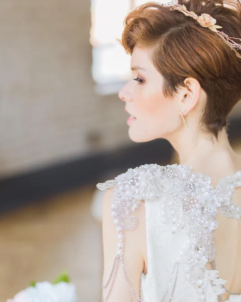 Textured Platinum Bob with Deep Side Part for Lift