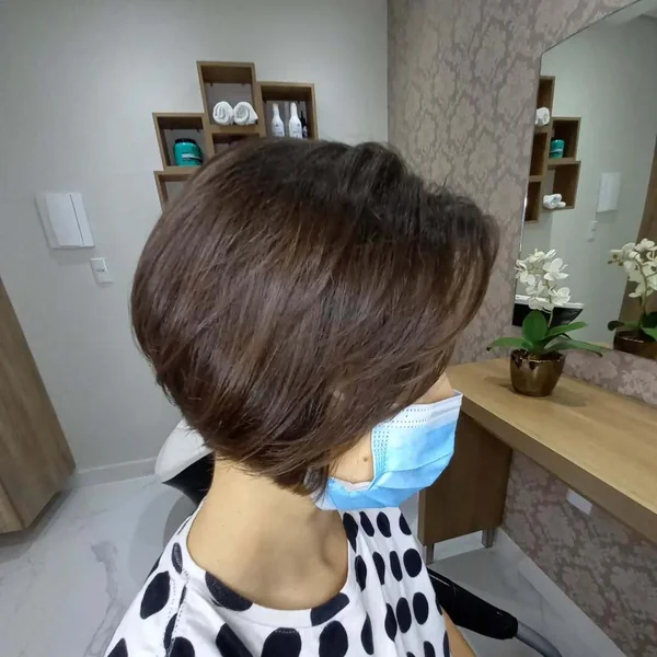 Voluminous Blonde Bob with 90s Face-Framing Layers