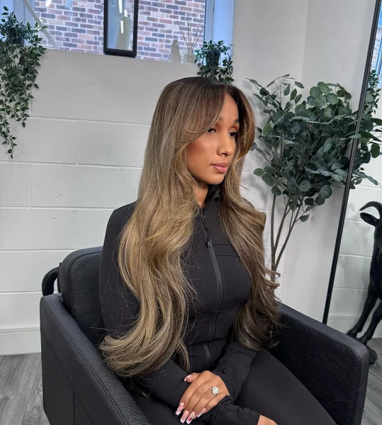 Voluminous Honey Blonde Wig with Soft Curtain Bangs