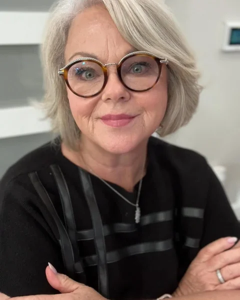 Voluminous Silver Bob with Soft Tapered Layers
