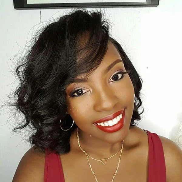 Voluminous Wavy Bob with Deep Side Part