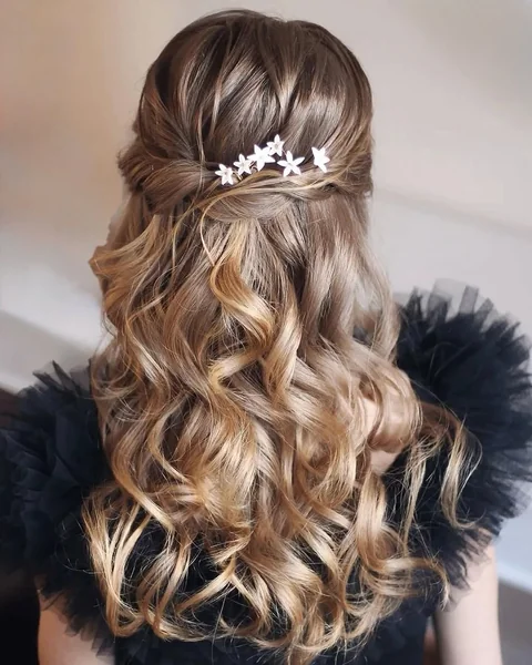Voluminous Wavy Half-Up with Delicate Floral Pins