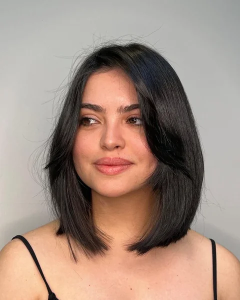 Chic Inverted Long Bob with Face-Framing Butterfly Layers