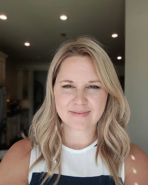 Sun-Kissed Long Layers with Soft Voluminous Waves
