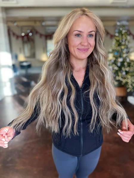 Voluminous Natural Blonde Waves for Casual Holiday Chic
