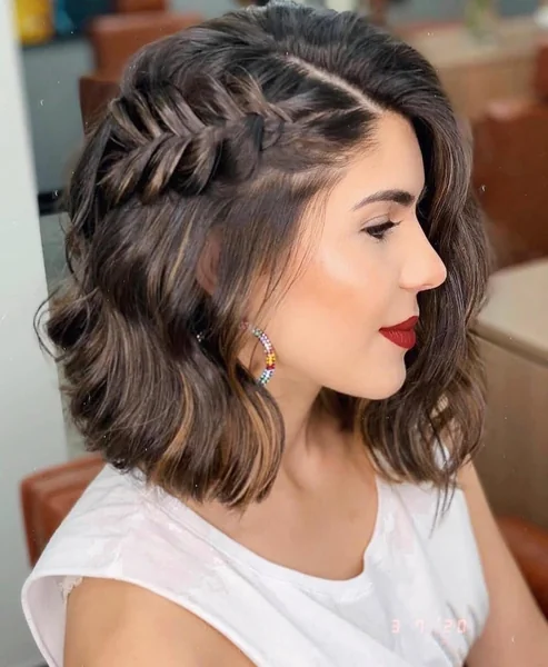 Classic Ash Blonde Blunt Bob with Minimalist Styling