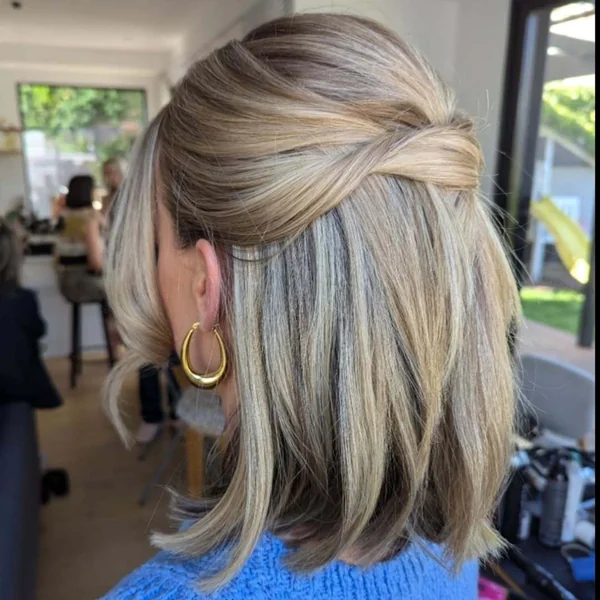 Soft Textured Mocha Bob with Subtle Face-Framing Waves