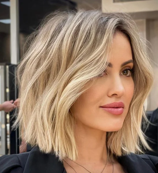 Effortless Voluminous Curly Bob with Natural Highlights