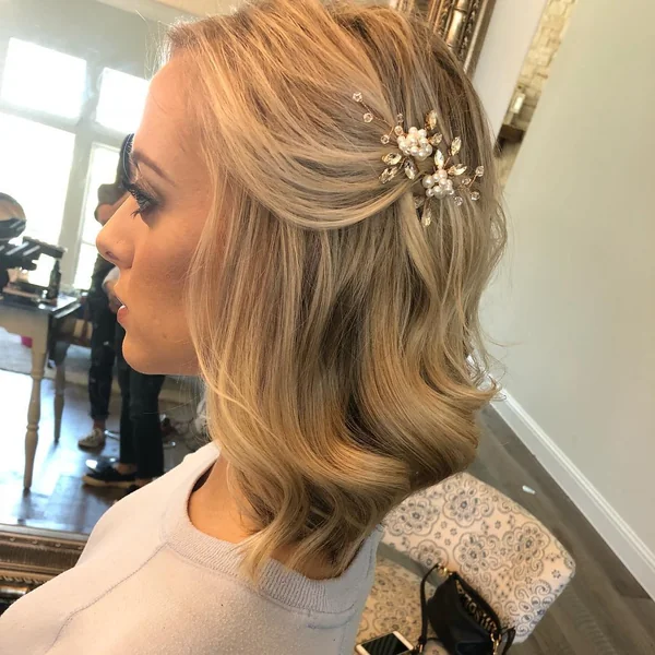 Dynamic Multi-Tonal Bob with Voluminous Textured Waves