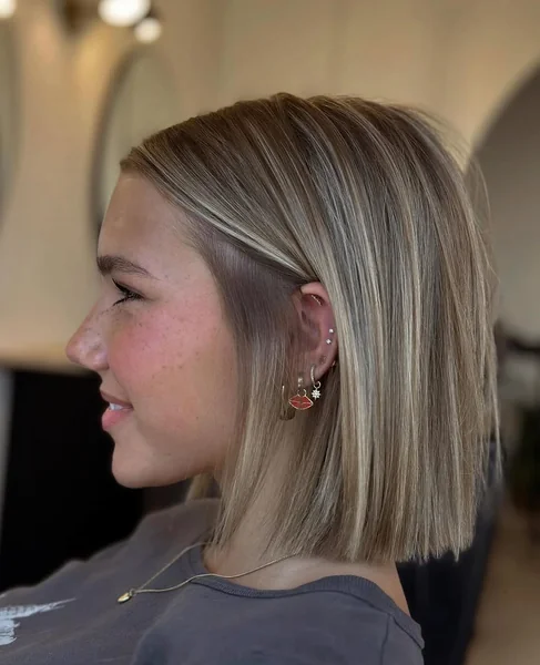 Dimensional Bronde Lob with Bright Face-Framing Highlights