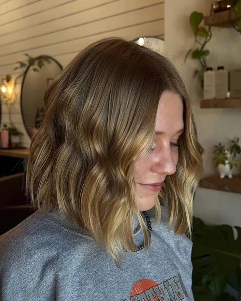 Wavy Dimensional Blonde Collarbone Bob