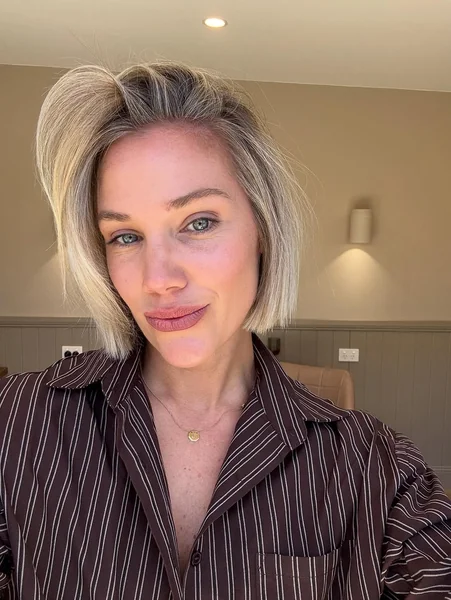 Effortless Sun-Kissed Bob with Deep Side Part