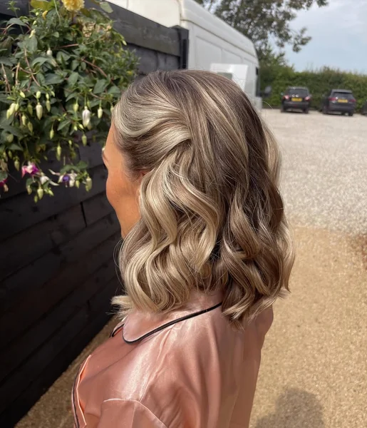 Elegant Soft-Layered Brunette with Curved Face-Framing
