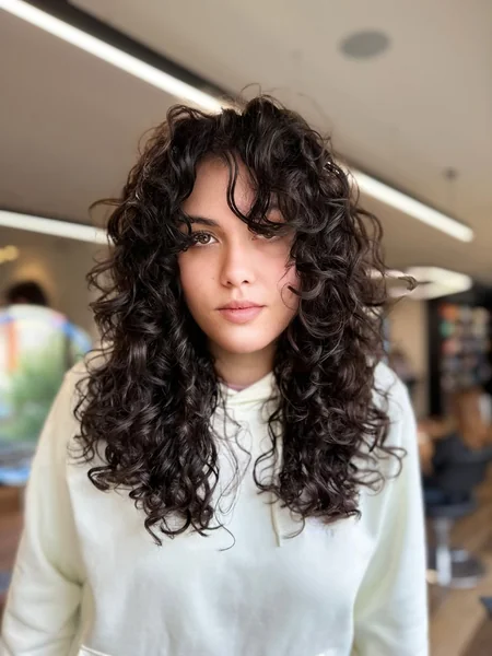 Voluminous Dark Chocolate Layers with Soft Face-Framing Wings