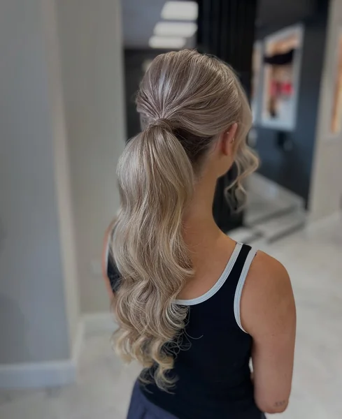 Voluminous Wavy Blonde Ponytail for Elegant Nights