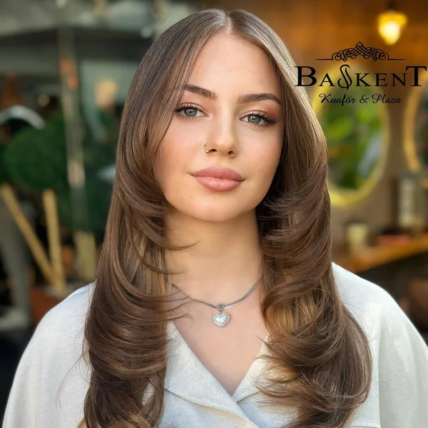 Glamorous Voluminous Layers with Sleek Curtain Bangs