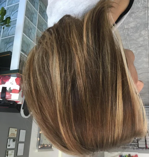 Honey-Bronde Sun-Kissed Stacked Bob with Soft Volume
