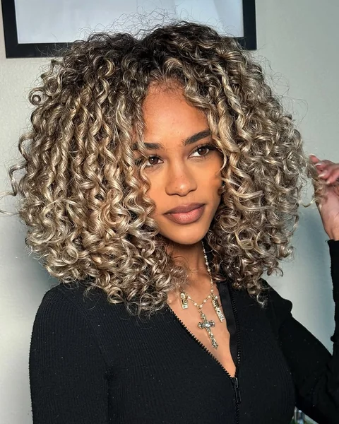 Honey-Bronde Voluminous Curls with Sandy Highlights