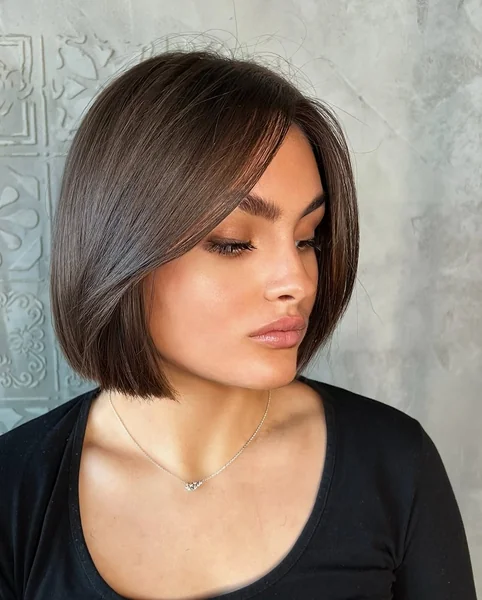 Razor-Sharp Italian Bob with Minimalist Center