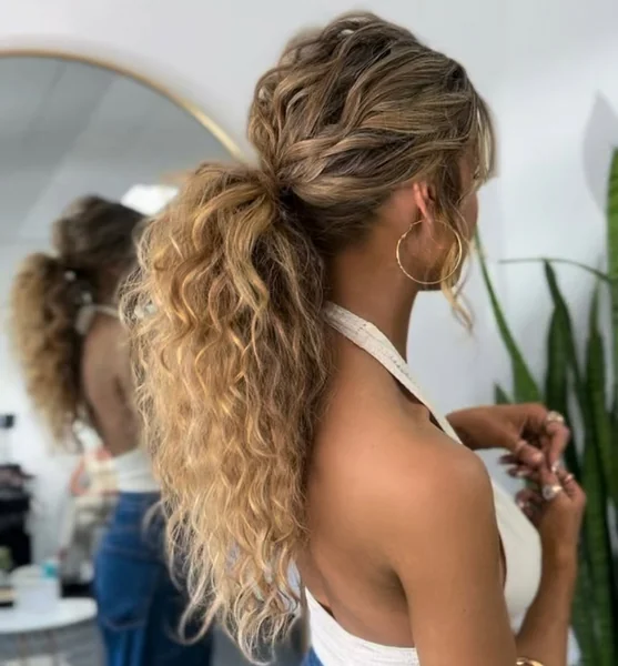 Tousled Bronde Ponytail with Airy Summer Waves